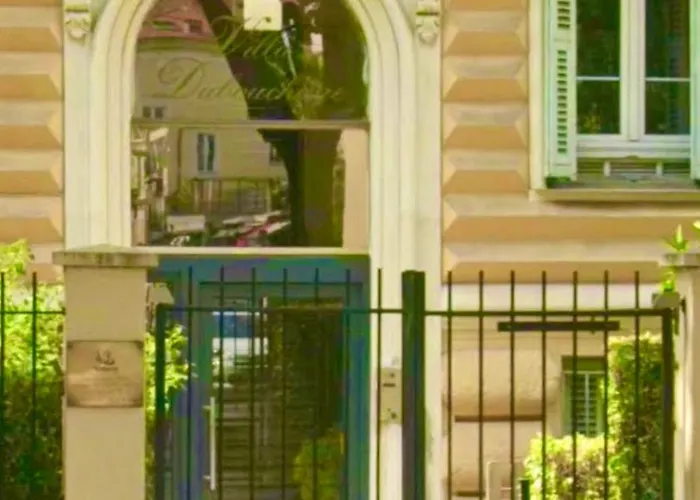شقة Happy Spacieux En Dernier Etage Avec Balcon A 5 Minutes A Pieds Du Vieux Et De La Quartier Dubouchage