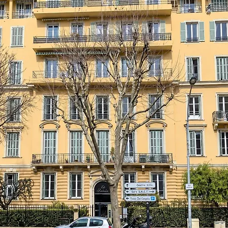 Spacieux Happy En Dernier étage Avec Petit Ascenseur Et Balcon à 5 Minutes Du Vieux Et De La * Nizza