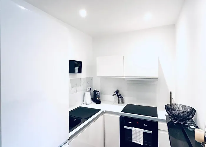 Happy Spacieux En Dernier Etage Avec Balcon A 5 Minutes A Pieds Du Vieux Et De La Quartier Dubouchage *