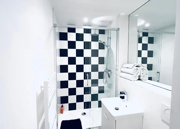 Happy Spacieux En Dernier Etage Avec Balcon A 5 Minutes A Pieds Du Vieux Et De La Quartier Dubouchage * Nizza