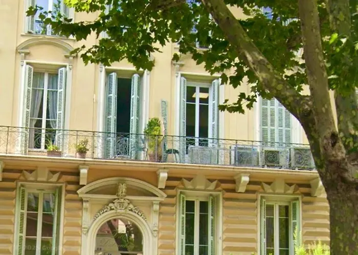 Happy Spacieux En Dernier Etage Avec Balcon A 5 Minutes A Pieds Du Vieux Et De La Quartier Dubouchage *