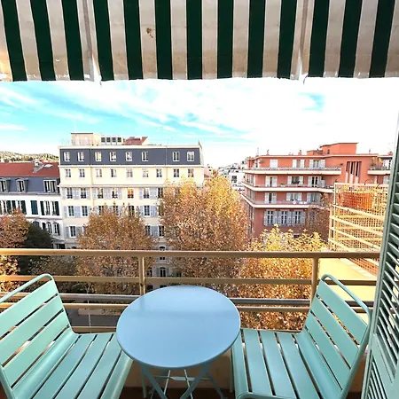 Happy Spacieux En Dernier étage Avec Balcon à 5 Minutes à Pieds Du Vieux Et De La Quartier Dubouchage Nice