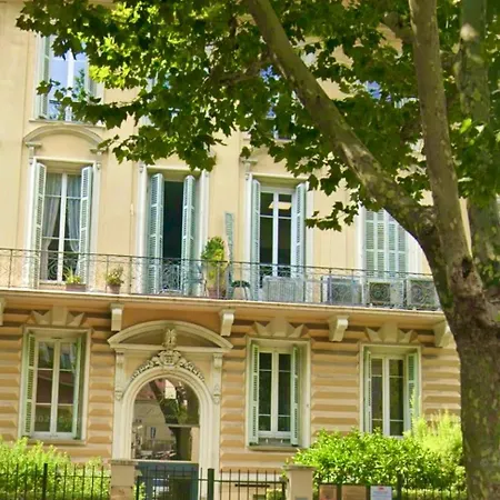 Happy Spacieux En Dernier étage Avec Balcon à 5 Minutes à Pieds Du Vieux Et De La Quartier Dubouchage *